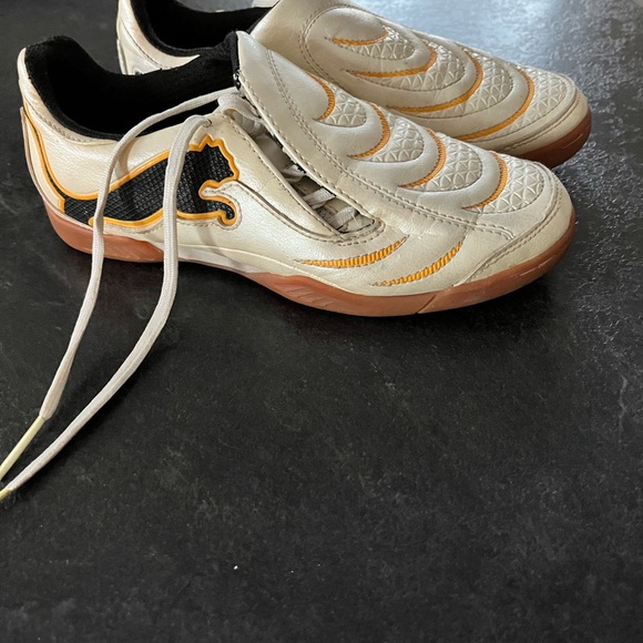 New indoor soccer shoes - Picture 3 of 4